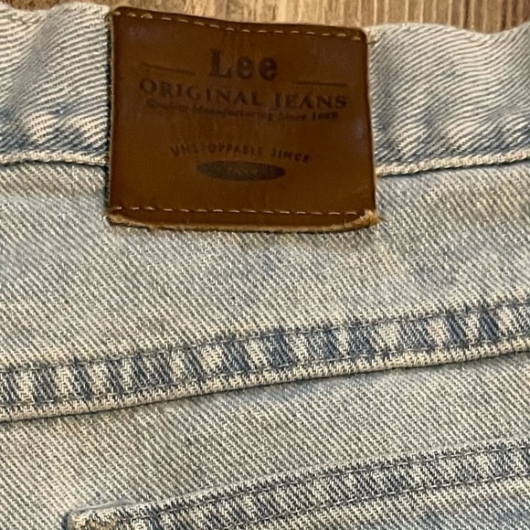 90's Lee High Waisted Distressed Jean Shorts - Picture 8 of 8